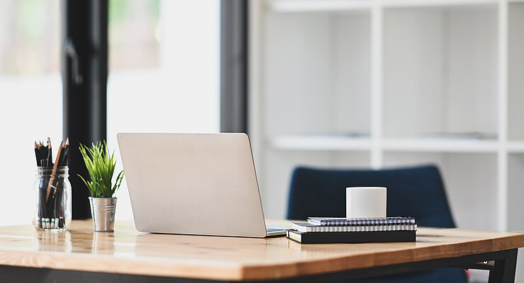Arbeitsplatz AdobeStock_333950038